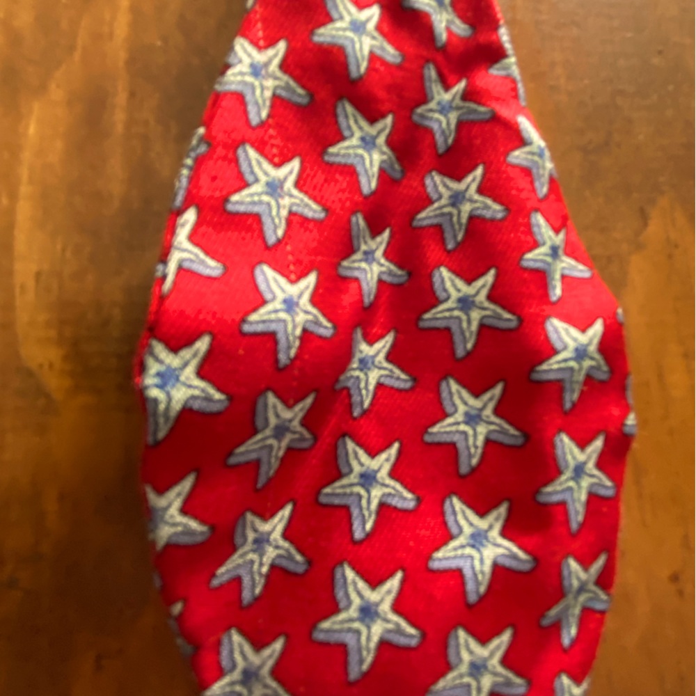 Vineyard Vines men’s bow tie